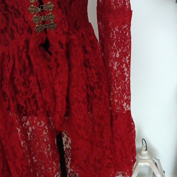 Chic Red Lace Chemise - Picture 4 of 7